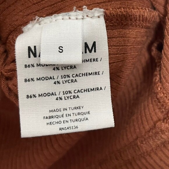 Welcome to my closet! - Picture 9 of 12